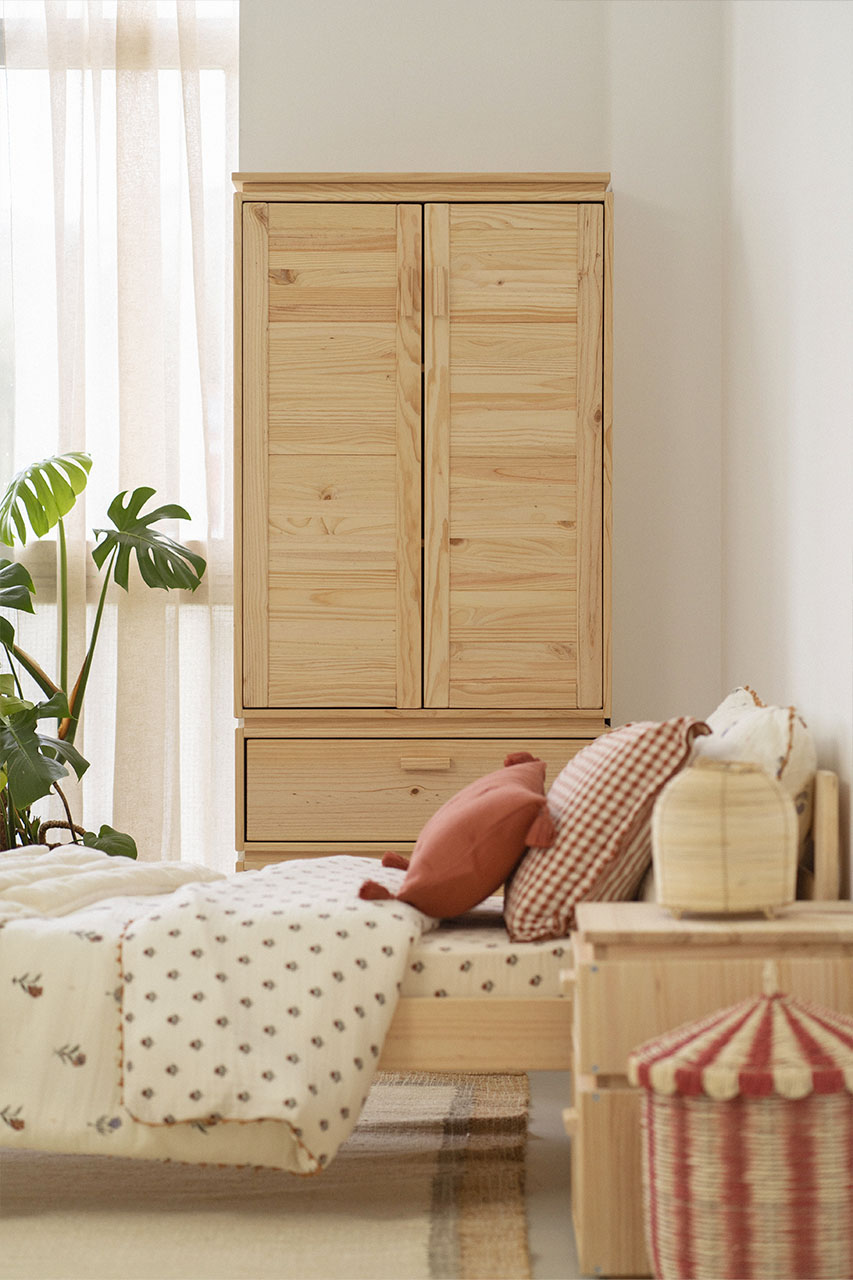 Imagen de ambiente 1 para:Armario de madera natural con cajones